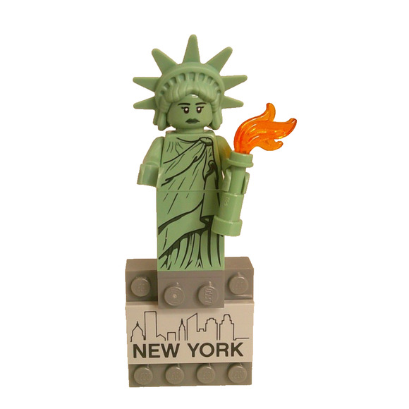 Lego - "Statue of Liberty" Collectible Mini Figure Magnet - I Love New York - Picture 1 of 5